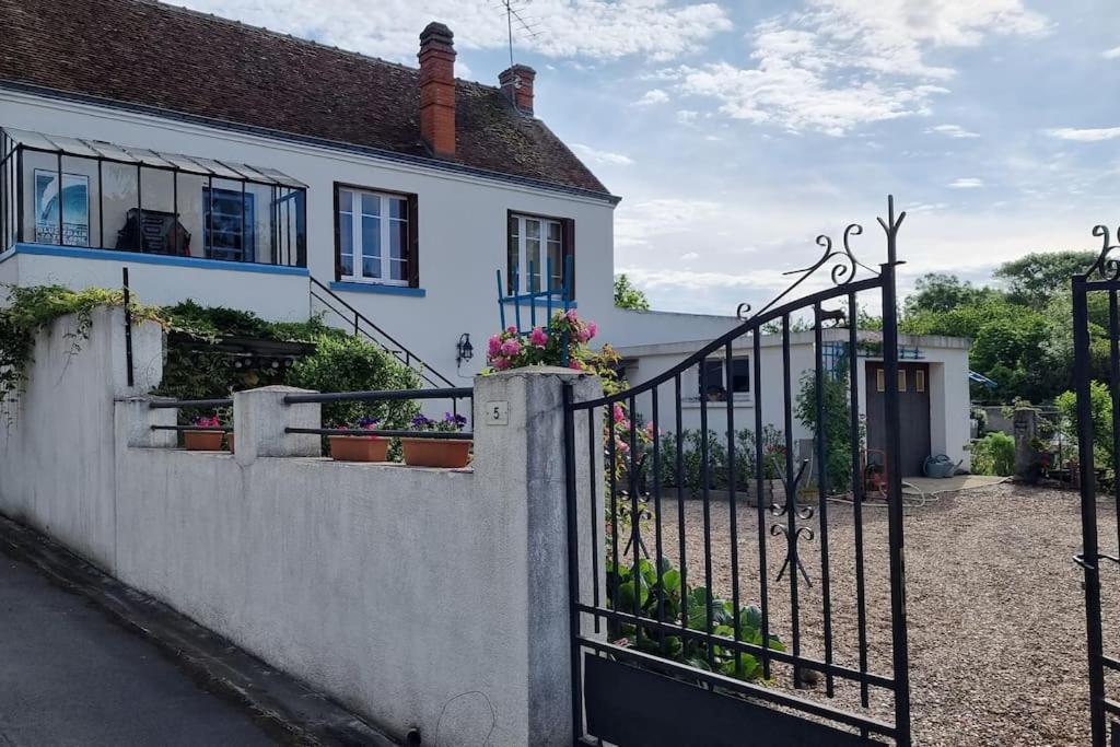 Les Noyers Monestois Entre Cher Et Canal De Berry Mennetou-sur-Cher Exterior foto