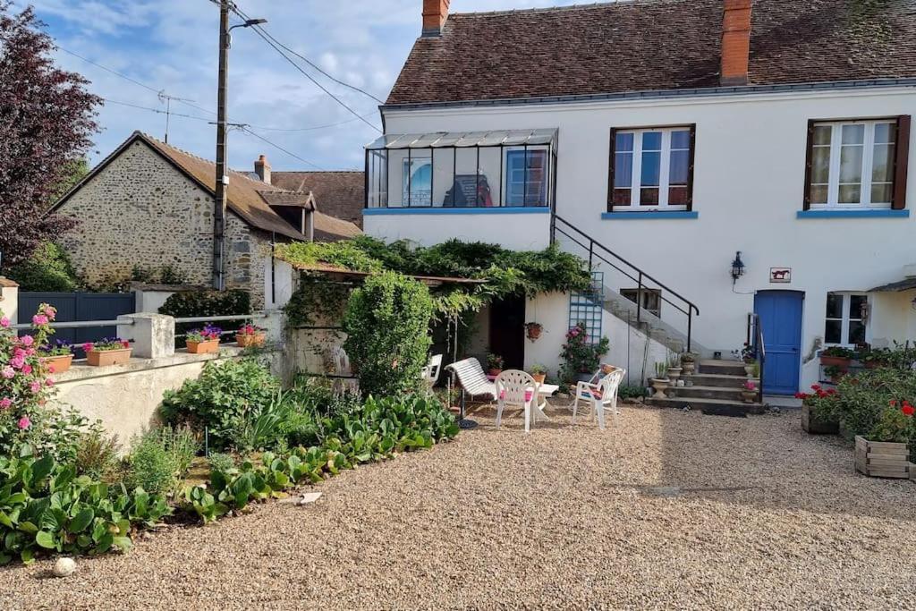 Les Noyers Monestois Entre Cher Et Canal De Berry Mennetou-sur-Cher Exterior foto